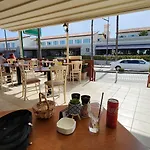 Sea View Great Location Bars & Apartment