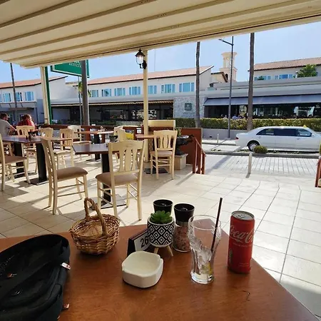 Cozy In Famagusta With Extra Beds 아파트 *