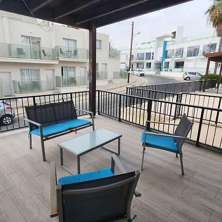 Cozy In Famagusta With Extra Beds 아파트 *