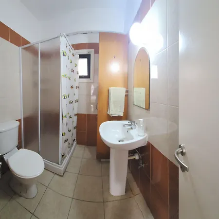 Cozy In Famagusta With Extra Beds *