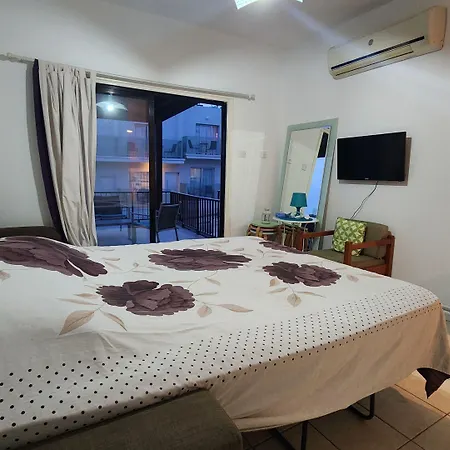 Cozy In Famagusta With Extra Beds 아파트