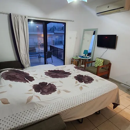 Cozy In Famagusta With Extra Beds *