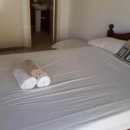 Cozy In Famagusta With Extra Beds アパート