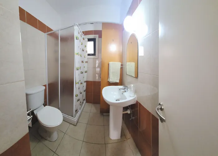 Sea View Great Location Bars & *