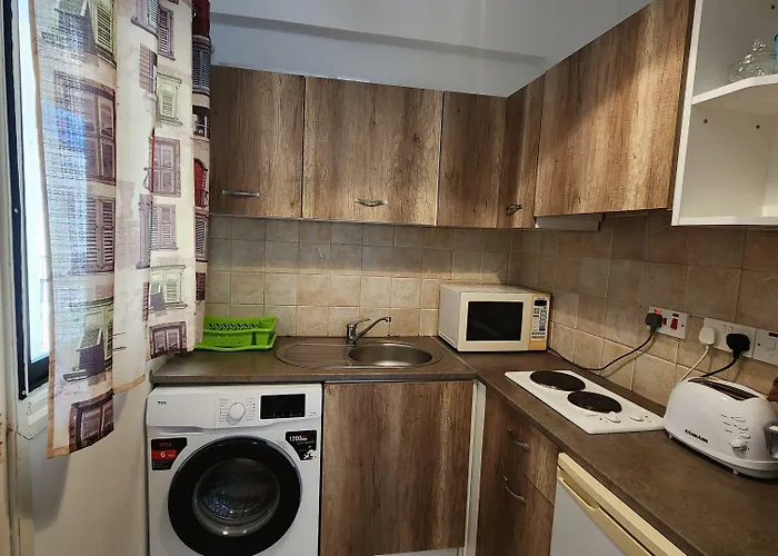 Sea View Great Location Bars & *