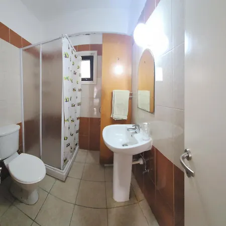 Sea View Great Location Bars & 아파트 *