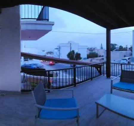 Sea View Great Location Bars & 아파트